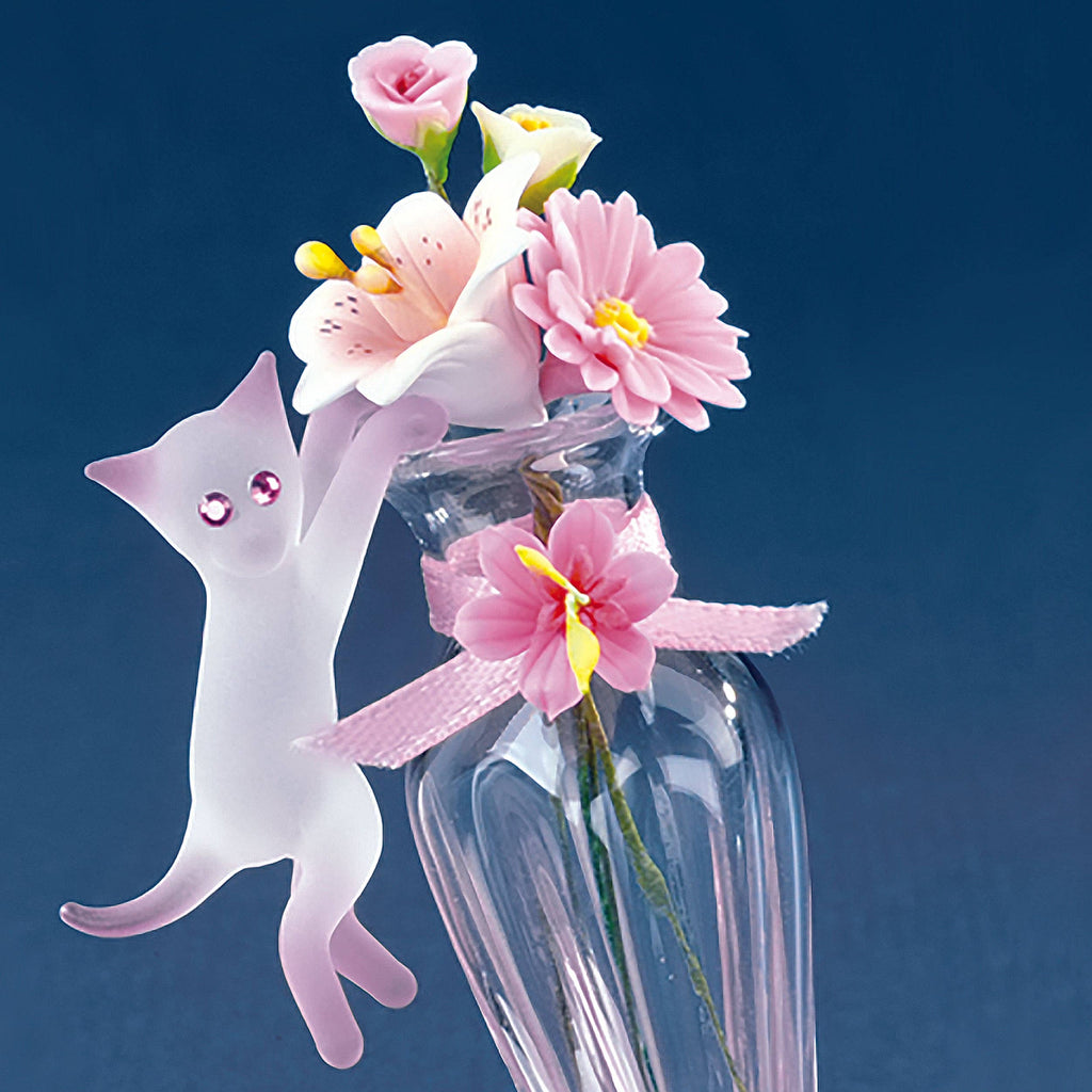 Cat & Vase